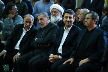 عبدالناصر همتی، سید ستار هاشمی و سید اسماعیل کوثری در مراسم بزرگداشت چهلم «آقای شهید ایران»