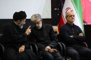 مسعود پزشکیان، غلامعلی حداد عادل و سید مسعود خامنه‌ای در مراسم بزرگداشت چهلم «آقای شهید ایران»