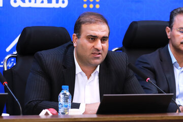 سخنرانی ، هادی مقدم زاده رئیس هیت مدیره و مدیر آمال منطقه آزاد ارس در بازدید استاندار آذربایجان شرقی از واحدهای صنعتی منطقه آزاد ارس