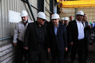 بهرام سرمست  استاندار آذربایجان‌ شرقی در بازدید استاندار آذربایجان شرقی از واحدهای صنعتی منطقه آزاد ارس
