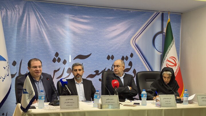 این کارها دیگر جواب نمی‌دهد!/ پایان دوران رسانه‌های دولتی را به رسمیت بشناسیم