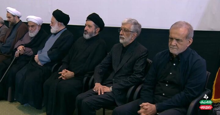 حضور رئیس‌جمهور در مراسم چهلم تدفین رهبر شهید انقلاب 