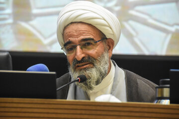 امام‌جمعه سمنان: فعالان اقتصادی سربازان خط مقدم جبهه اقتصادی‌اند