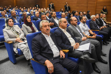 آیین تجلیل از صنعتگران، معدنکاران و صادرکنندگان برگزیده استان سمنان
