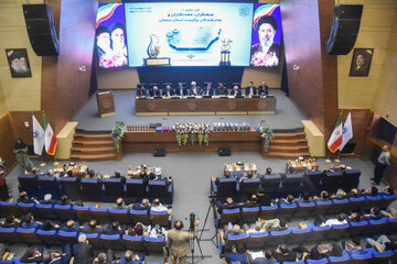 آیین تجلیل از صنعتگران، معدنکاران و صادرکنندگان برگزیده استان سمنان