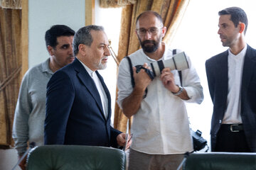 سید عباس عراقچی، وزیر امور خارجه در مراسم تقدیر از فعالان مراسم اربعین با حضور معاون اول رئیس جمهور