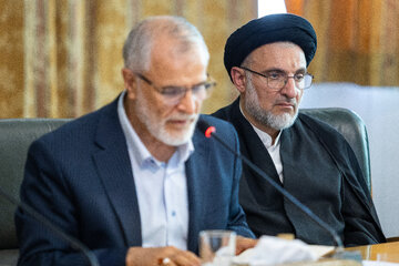 سید مهدی خاموشی، رئیس سازمان اوقاف و امور خیریه در مراسم تقدیر از فعالان مراسم اربعین با حضور معاون اول رئیس جمهور