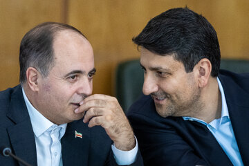  سید ستار هاشمی، وزیر ارتباطات و فناوری اطلاعات و غلامرضا نوری قزلجه، وزیر جهاد کشاورزی در مراسم تقدیر از فعالان مراسم اربعین با حضور معاون اول رئیس جمهور