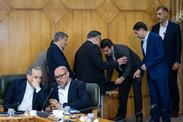 سردار حسین دهقان،رئیس بنیاد مستضعفان انقلاب اسلامی و سید عباس عراقچی، وزیر امور خارجه در مراسم تقدیر از فعالان مراسم اربعین با حضور معاون اول رئیس جمهور