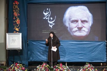 سخنرانی همسر نگارگر مرحوم محمود فرشچیان