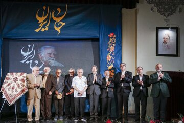 رونمایی از کتاب روایت تشییع استاد نگارگر مرحوم محمود فرشچیان 