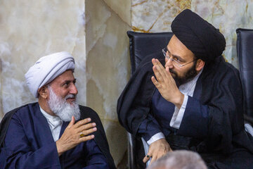 حضور حجت الاسلام خمینی در مراسم چهلم امام شهید در حرم حضرت فاطمه معصومه(س)