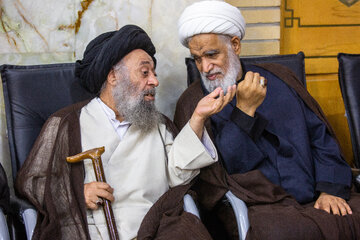 حضور آیت الله کعبی و آیت الله موسوی جزایری در مراسم چهلم امام شهید در حرم حضرت فاطمه معصومه(س)
