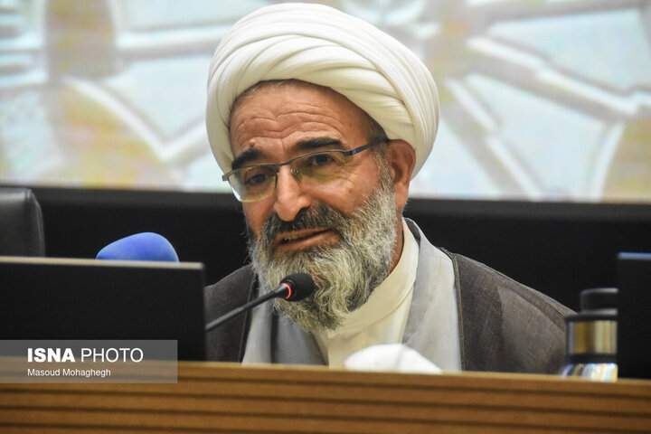 امام‌جمعه سمنان: فعالان اقتصادی سربازان خط مقدم جبهه اقتصادی‌اند