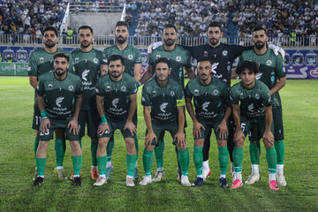 تیم ذوب آهن در هفته دوم لیگ برتر فوتبال مقابل ملوان