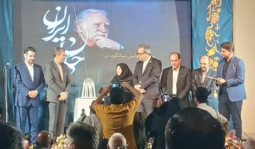 رونمایی از طرح آرامگاه محمود فرشچیان