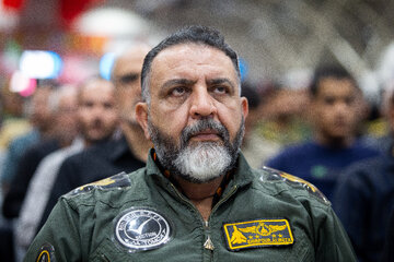 امیر خلبان ستاد علیرضا شیرپور، فرمانده پایگاه هوای هشتم شکاری استان اصفهان در مراسم بزرگداشت چهلم «آقای شهید ایران» - اصفهان
