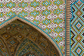 محمدکریم پیرنیا، پدر معماری سنتی ایران، سال ها قبل و بعد از دیدن مسجد آن را دانشگاه معماری ایران خواند. مسجدی که حالا با وجود داشتن عناصر معماری که آن را برتر کرده در حال فروپاشی و تخریب است.