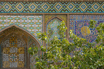 محمدکریم پیرنیا، پدر معماری سنتی ایران، سال ها قبل و بعد از دیدن مسجد آن را دانشگاه معماری ایران خواند. مسجدی که حالا با وجود داشتن عناصر معماری که آن را برتر کرده در حال فروپاشی و تخریب است.