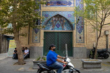 متولیان مسجد «حاج رجبعلی» بعد از گذشت حدود 60 سال از زمانی که مسجد به حال خود رها شده بود شبستانی جدید در بخش غربی احداث کردند تا امکان اقامه نماز در بخشی از این مسجد تاریخی وجود داشته باشد.