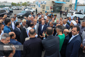 بازدید وزیر جهاد کشاورزی از اسکله صیادی پشت‌شهر بندرعباس