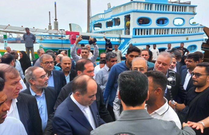 بازدید وزیر جهاد کشاورزی از اسکله صیادی پشت‌شهر بندرعباس