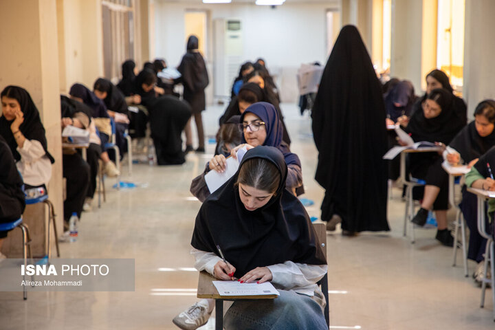 آتش‌زدن پایه برق توسط افراد ناشناس عامل قطع برق در یکی از محل‌های کنکور اهواز 