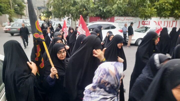 راهپیمایی آملی‌ها با پرچم خون‌خواهی در چهلم رهبر شهید انقلاب