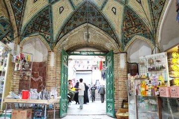 مسجد جامع همدان دارای سه درب ورودی است 