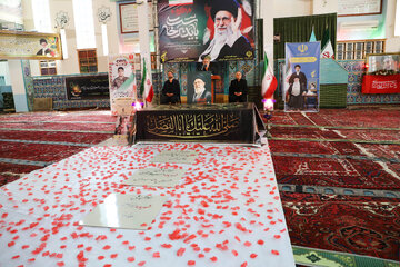 مداحی مادحین اهل بیت(ع) در مراسم بزرگداشت چهلم (آقای شهید ایران) – اهر