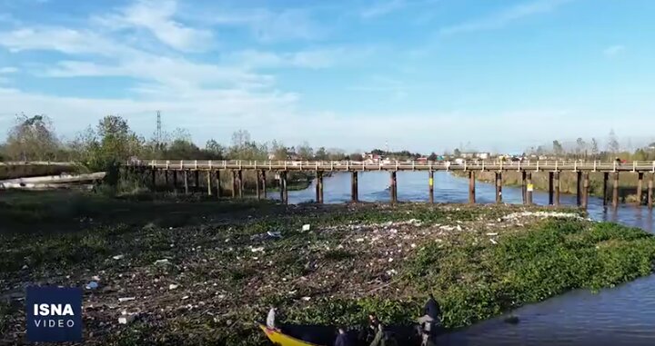 پل فرسوده نهنگ روگای انزلی جمع‌آوری می‌شود