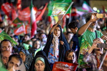 اجتماع عید بیعت با امام زمان (عج) در میدان ولیعصر تهران