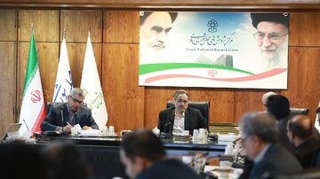 نگاهداری: رشادت‌های نیروهای نظامی و نظام سلامت در جنگ مایه فخر تاریخ ایران شد