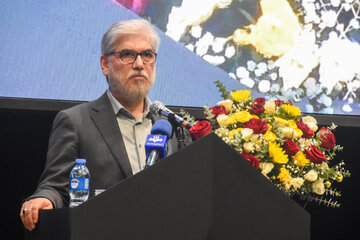 حل مسائل کشور به دست نخبگان؛ اولویت راهبردی دولت/ صنعت سراغ دانشگاه نمی آید!