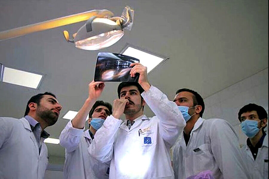 تحصیل بیش از ۷۵ هزار دانشجوی پزشکی در دانشگاه‌ها/اعلام نتایج آزمون ارتقای دستیاران به زودی