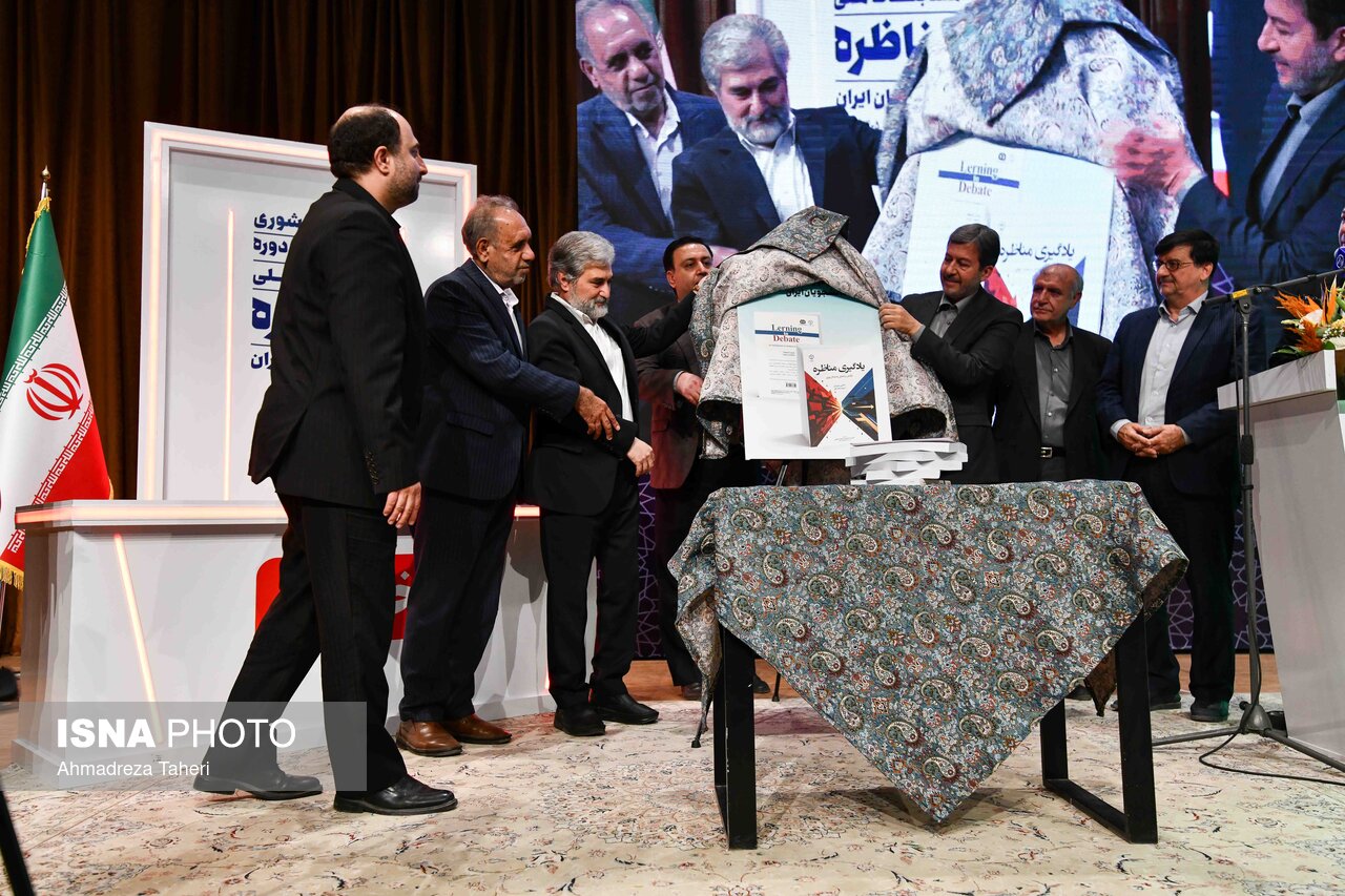 مناظره دانشجویی تمرینی جامع برای تفکر انتقادی و گفت‌وگو است