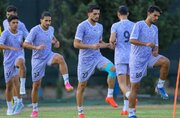 بازیکنان استقلال پس از دیدار با السد راهی ژاپن می‌شوند