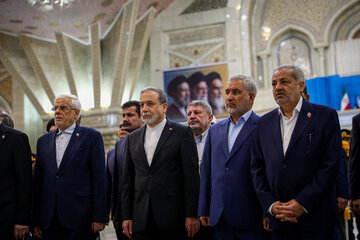 مراسم تجدید میثاق اعضای دولت با آرمان‌های امام راحل