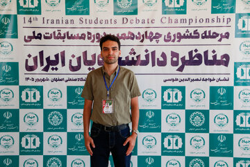مناظره‌ها هنوز از دانشگاه به جامعه نرسیده‌اند