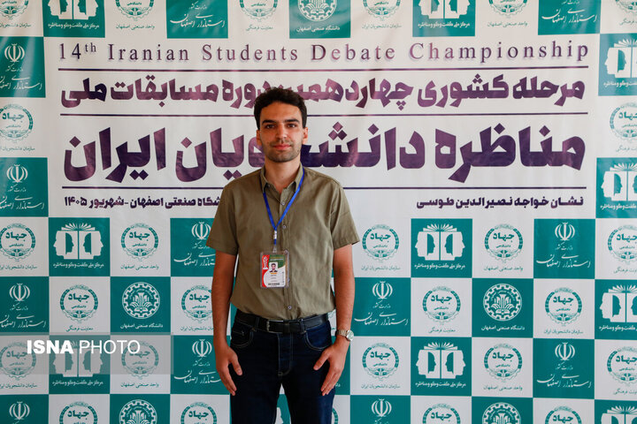 مناظره‌ها هنوز از دانشگاه به جامعه نرسیده‌اند