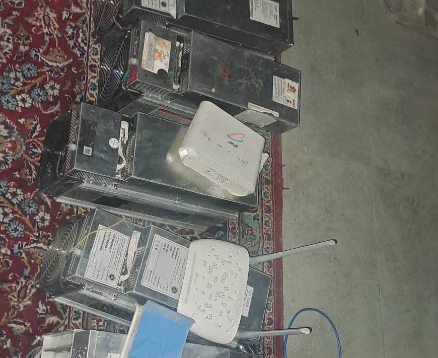 کشف ۱۳ دستگاه ماینر غیرمجاز در ۲ منزل مسکونی در شیراز