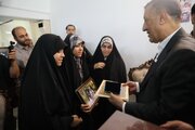دیدار معاون اجرایی رئیس‌جمهور با خانواده شهید جنگ رمضان در قم