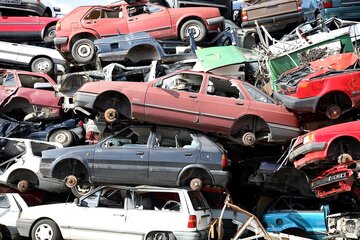ضرورت تسریع در اجرای قانون اسقاط خودروهای فرسوده؛ دولت باید در کنار مردم بایستد