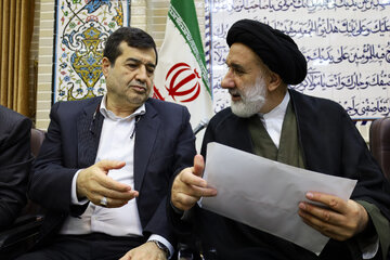 احمد دنیامالی وزیر ورزش و جوانان و سید ابوالحسن فاطمی نماینده ولی فقیه در چهارمحال و بختیاری
