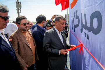 افتتاح ۵ نیروگاه خورشیدی با ظرفیت ۱۵ مگاوات توسط جعفر قائم پناه، معاون اجرایی رئیس‌جمهور در سفر به استان قم