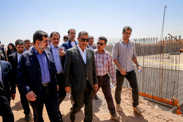 بازدید جعفر قائم پناه، معاون اجرایی رئیس‌جمهور از تصفیه‌خانه فاضلاب پردیسان در سفر به استان قم