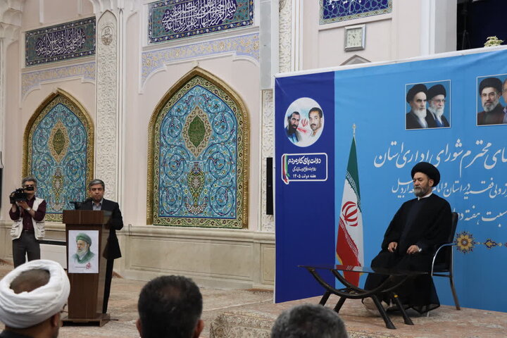 امام جمعه اردبیل:انقلاب برای تحقق آرمان‌ها شکل گرفت/دشمن بر منابع انسانی ما تمرکز کرده است