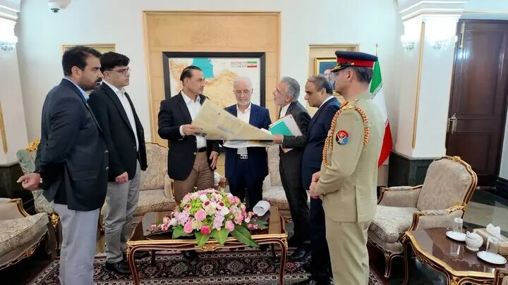 فرمانده ارتش و وزیر کشور پاکستان تهران را ترک کردند