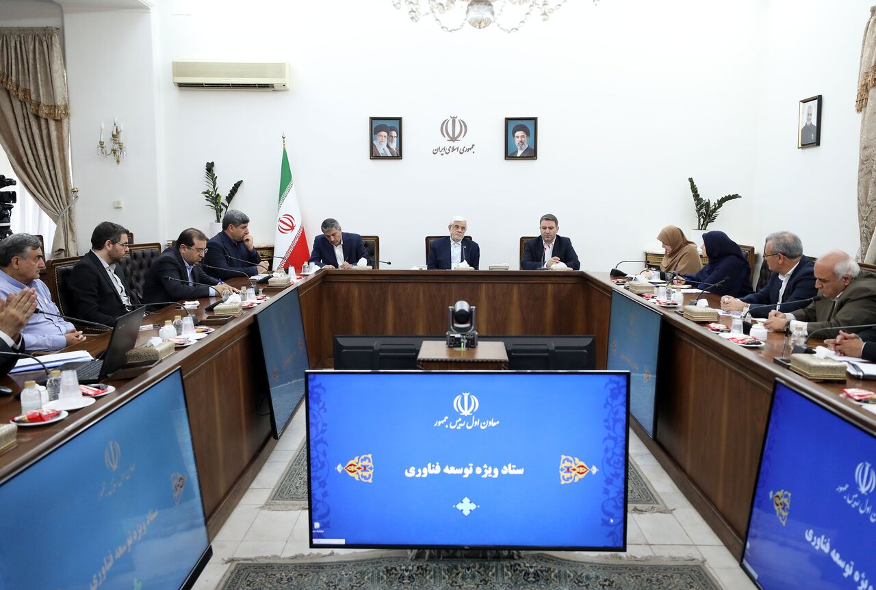 عارف: رئیس مجلس قول داده طرح «مقابله با نفوذ بیگانگان در کشور» از دستور کار خارج شود