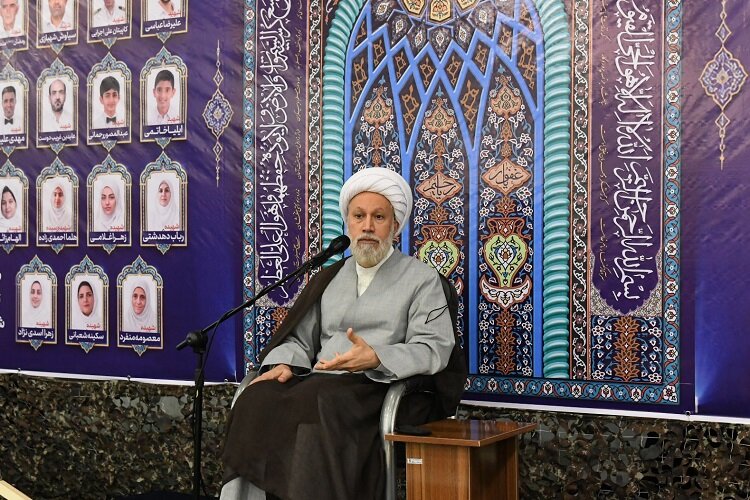 امام‌جمعه شیراز: توانمندسازی ائمه جماعات شرط تحقق مسجد تراز اسلامی است